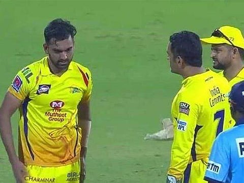 തുടരെ തുടരെ നോബോളുകൾ; ധോണി ക്യാപ്റ്റൻ കൂളിൽ നിന്ന് മാറി ഹോട്ടായി ക്ലാസെടുത്തു; മില്ലറുടെ കുറ്റി തെറിച്ചു (വീഡിയോ)