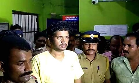 ആട്ടിറച്ചിയും കൂട്ടി സുഖ ഭക്ഷണം; ജയിലില് കൂസലില്ലാതെ അരുണ്