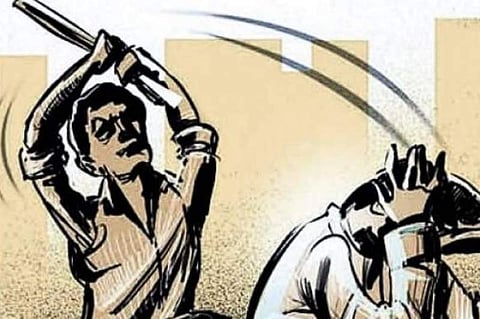 വിവാഹ ചടങ്ങിനിടെ സ്ത്രീവേഷം ധരിച്ച് യുവാവ്; ആള്ക്കൂട്ടം മര്ദ്ദിച്ചതായി പരാതി