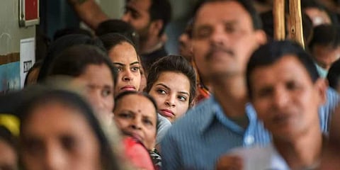 ആറാംഘട്ടത്തില് 61 ശതമാനം പോളിംഗ്; ബംഗാളില് 80 ശതമാനം, വ്യാപക അക്രമം