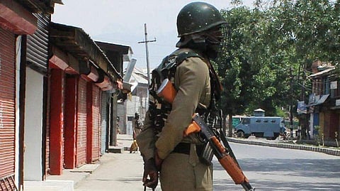 തോക്കില് നിന്ന് അബദ്ധത്തില് വെടി പൊട്ടി സിആര്പിഎഫ് ജവാന് മരിച്ചു