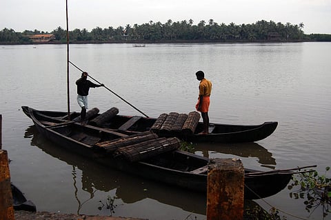 ഓര്മ്മയിലെ മണ്ണറകള് ; വാടാനപ്പിള്ളിയിലെ 'ചരിത്ര' നിക്ഷേപങ്ങളെ കുറിച്ച് മണിലാല് എഴുതുന്നു