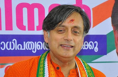 'തരൂര്, കേശവന് മാമന് ആകണോ വേണ്ടയോ എന്ന് തീരുമാനിക്കേണ്ടത് നിങ്ങള് മാത്രമാണ്' ; വിമര്ശനം, കുറിപ്പ്