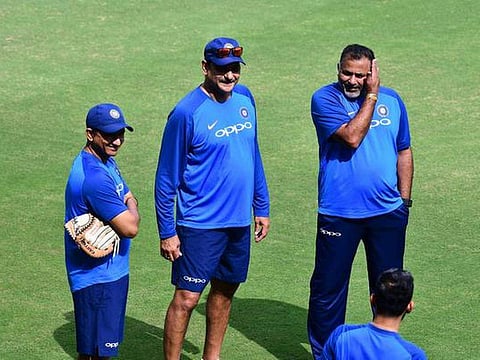 രവി ശാസ്ത്രിയും സംഘവും ഒന്നര മാസം കൂടി തുടരും; കരാര് നീട്ടി