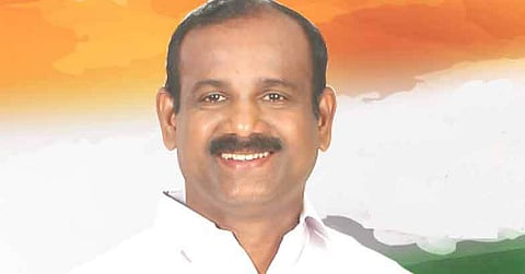 സിപിഐയില് മന്ത്രിമാരാകാനുളള മാനദണ്ഡം അഞ്ചടിയില് താഴെ പൊക്കവും 90 ശതമാനം കഷണ്ടിയും; അധിക്ഷേപ പരാമര്ശവുമായി വി പി സജീന്ദ്രന്