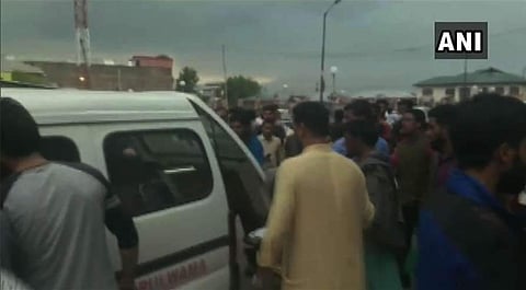 പുല്വാമ പൊലീസ് സ്റ്റേഷന് നേരെ ഭീകരാക്രമണം: മൂന്ന് പേര് ഗുരുതരാവസ്ഥയില്