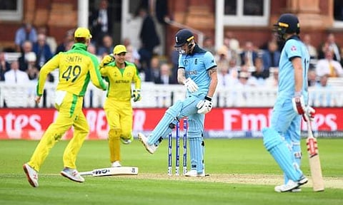 ഇംഗ്ലണ്ടിന്റെ പ്രതീക്ഷകള്ക്ക് മേല് കത്തിവെച്ച് ഓസ്ട്രേലിയ, ആതിഥേയര് തോല്വിയുടെ വഴിയില് തന്നെ