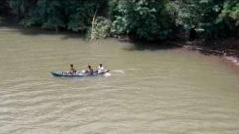 കോഴിക്കോട് വിദ്യാര്ത്ഥിനി പുഴയില് ചാടി മരിച്ചു