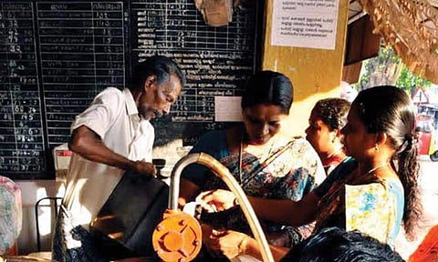 ഒരു രാജ്യം ഒരു റേഷന് കാര്ഡ് പദ്ധതി ഒരു വര്ഷത്തിനുള്ളില് നടപ്പാക്കണം: സംസ്ഥാനങ്ങളോട് കേന്ദ്രം