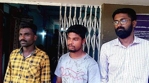 അര്ധരാത്രി കാറു തടഞ്ഞു നിര്ത്തി കൊള്ളയടിക്കാന് ശ്രമം;പൊലീസിനെ കുഴക്കി റോഡില് അഴിഞ്ഞാട്ടം, ഒടുവില് സംഘം പിടിയില്