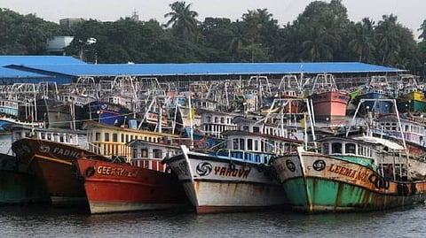 കേരളതീരത്ത് നാളെ മുതല് ട്രോളിങ് നിരോധനം