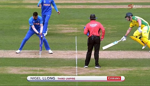 അപ്രതീക്ഷിത റണ് ഔട്ട്; ദേഷ്യം നിയന്ത്രിക്കാനായില്ല; ഓസിസ് ക്യാപ്റ്റന് ഡ്രസിങ് റൂമിലെ ജനാലയുടച്ചു