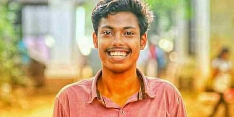 പീരങ്കികളില് മുല്ലവള്ളികള് തളിര്ക്കുന്ന കാലം വരുമോ? അഭിമന്യുവിന്റെ കൊലപാതകത്തിന് ഒരാണ്ട് തികയുമ്പോള്