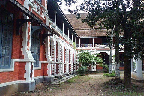 യൂണിവേഴ്സിറ്റി കോളജ് സംഘര്ഷം: ക്യാമ്പസിലെ പരിശോധനാ റിപ്പോര്ട്ട് പൊലീസിന് കൈമാറാതെ കോളജ് അധികൃതര്