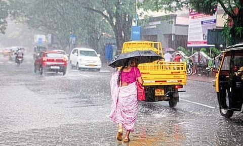 മഴ ദുര്ബലമാകുന്നു ; ഇന്നു രണ്ടു ജില്ലകളില് യെല്ലോ അലര്ട്ട്