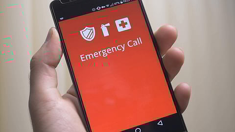 എമര്ജന്സി നമ്പറില് വിളിച്ച് കവിത ചൊല്ലി യുവാവ്; കുശലാന്വേഷണ കോളുകള് കൈകാര്യം ചെയ്യാന് പരിശീലനം നല്കി യുഎഇ