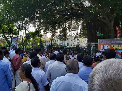 തിരുവനന്തപുരത്തെ 'ബന്ദി'യാക്കി യുഡിഎഫ് സമരം; റോഡുകൾ അടച്ചു; വൻ ഗതാഗത കുരുക്ക്