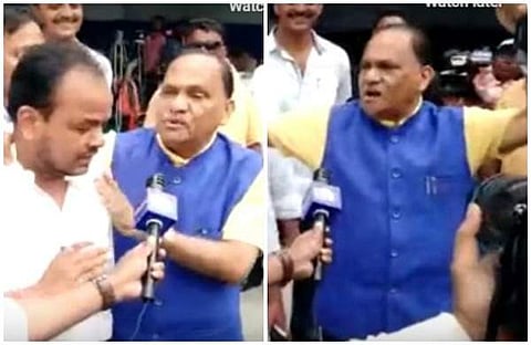 എംഎല്എയ്ക്കും രക്ഷയില്ല; കോണ്ഗ്രസ് എംഎല്എയെക്കൊണ്ട് ജയ് ശ്രീറാം വിളിപ്പിക്കാന് ശ്രമിച്ച് ബിജെപി മന്ത്രി(വീഡിയോ)