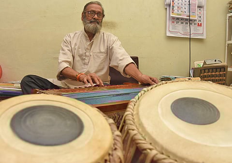 എഴുപത്തിയാറാം വയസിലും ഹിന്ദുസ്ഥാനി സംഗീതത്തിലെ അഭംഗുരമായ ശ്രുതിപോലെ: മനോഹര് കെസ്കറിനെക്കുറിച്ച്