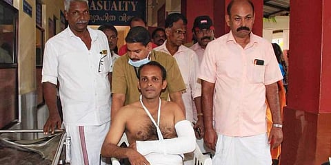 എല്ദോ എബ്രഹാം എംഎല്എയുടെ കൈ ഒടിഞ്ഞിട്ടില്ല ?; വാദം തെറ്റ് , മെഡിക്കല് റിപ്പോര്ട്ട് കളക്ടര്ക്ക് കൈമാറി