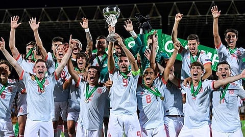 ചരിത്രമെഴുതി സ്പാനിഷ് കൗമാരം; പോര്ച്ചുഗലിനെ തകര്ത്ത് അണ്ടര് 19 യൂറോ കപ്പ് സ്വന്തമാക്കി; റെക്കോർഡ്