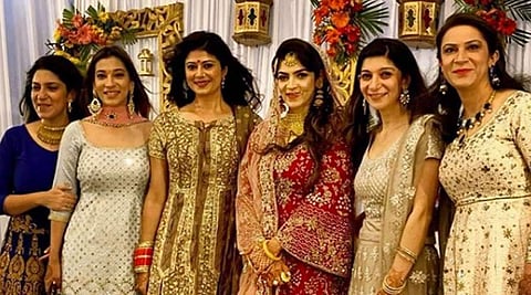 'ഇതെന്റെ പുതിയ കുടുംബം': നവാബിന്റെ വീട്ടുകാര്ക്കൊപ്പമുള്ള ചിത്രം പങ്കുവെച്ച് പൂജ