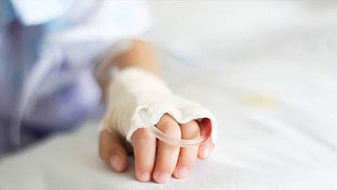 അമ്മയുടെ കൈയില് നിന്നും ഒന്നരവയസുകാരന് റോഡില് തെറിച്ചുവീണു; ദാരുണാന്ത്യം