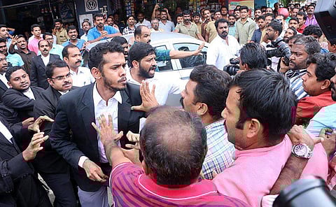 മാധ്യമപ്രവര്ത്തകരും അഭിഭാഷകരും തമ്മിലുള്ള സംഘര്ഷം; കമ്മീഷന് ചെലവായത് ഒരു കോടി 84 ലക്ഷം രൂപ