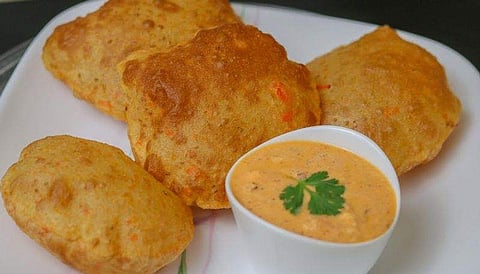 അര മണിക്കൂര് കഴിഞ്ഞിട്ടും പൂരി കൊണ്ടുവന്നില്ല; തര്ക്കം അടിയായി; പാചകക്കാരന് തിളച്ച എണ്ണയൊഴിച്ചു