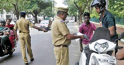 തിങ്കളാഴ്ച മുതല് സംസ്ഥാനത്ത് കര്ശന വാഹന പരിശോധന; മുന്നറിയിപ്പ്
