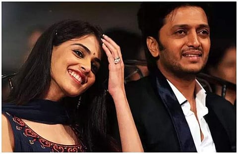 പ്രളയത്തില് മുങ്ങിയ ജനതയ്ക്ക് കൈത്താങ്ങായി ജനീലിയയും റിതേഷും; സംഭാവന നല്കിയത് 25ലക്ഷം, നന്ദി പറഞ്ഞ് മുഖ്യമന്ത്രി