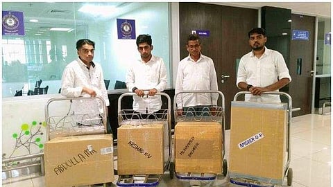 മിക്സിയിലും മൈക്രോവേവിലും ഒളിപ്പിച്ച് കടത്താൻ ശ്രമിച്ചത് പതിനൊന്ന് കിലോ സ്വർണ്ണം; കണ്ണൂർ വിമാനത്താവളത്തിൽ നാലംഗ സംഘം പിടിയിൽ