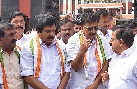 വിഎസ് ശിവകുമാര് രമേശ് ചെന്നിത്തലയ്ക്കൊപ്പം (ഫയല്)