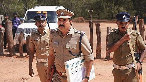 ''എന്നാപ്പിന്നെ നമുക്ക് മാവോയിസ്റ്റ് വരുന്നുണ്ടോ എന്ന് നോക്കാം'': പ്രേക്ഷകരെ ത്രസിപ്പിച്ച ആ മാസ് രംഗമിതാ