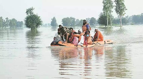 കൂടുതല് വെള്ളം തുറന്നുവിട്ട് പാകിസ്ഥാന്; പഞ്ചാബ് ഗ്രാമങ്ങള് വെള്ളപ്പൊക്ക ഭീഷണിയില്