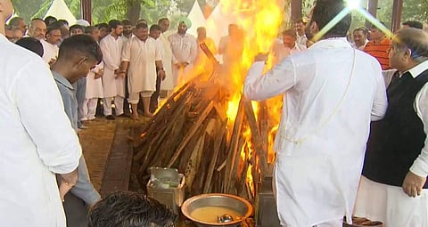 ജയ്റ്റ്ലിയുടെ സംസ്കാര ചടങ്ങിനിടെ പോക്കറ്റടി; എംപിമാരുടെ അടക്കം 11 പേരുടെ മൊബൈല് ഫോണ് മോഷണം പോയി