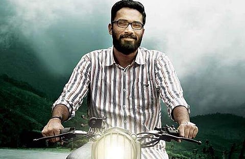 ഹെല്മറ്റില്ലാതെ ബൈക്ക് ഓടിച്ചതിന് അന്നു തന്നെ കേസെടുക്കേണ്ടതായിരുന്നു; ഒരു ജീവന് രക്ഷിക്കാമായിരുന്നെന്ന് എന്എസ് മാധവന്