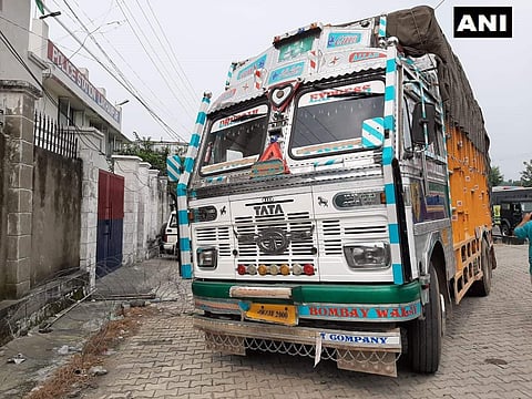 വന് ആയുധ ശേഖരവും സ്ഫോടക വസ്തുക്കളുമായി മൂന്ന് ഭീകരര് പിടിയില്; ആറ് എകെ 47 തോക്കുകളും പിടിച്ചെടുത്തു