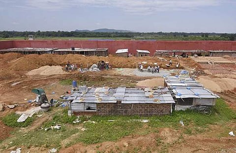 നിര്മാണം പുരോഗമിക്കുന്ന തടങ്കല്പാളയം, റോയിട്ടേഴ്സ് ചിത്രം