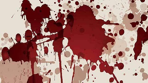 വാതില് അകത്ത് നിന്ന് പൂട്ടി; പട്ടാപ്പകല് ഭാര്യയെ കഴുത്തറുത്ത് കൊന്നു; വിഷം കഴിച്ച ഭര്ത്താവ് ആശുപത്രിയില്