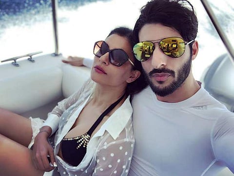 കാമുകനൊപ്പം ബോട്ടിങ് നടത്തി സുസ്മിത സെന്: വെക്കേഷന് ചിത്രങ്ങള് വൈറല്