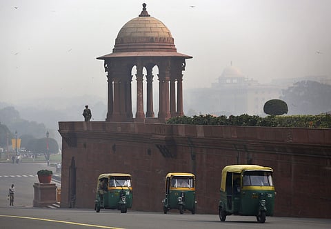 ഡല്ഹിയിലെ പ്രദക്ഷിണവഴികള്: ജോണി എംഎല് എഴുതുന്നു