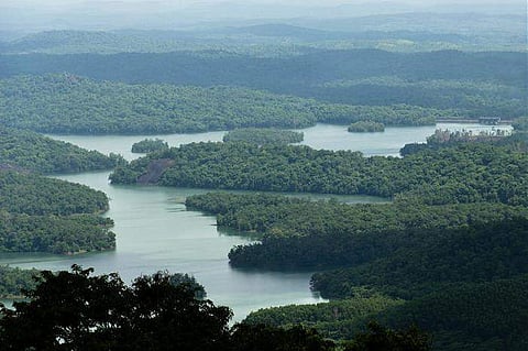തിരുവനന്തപുരത്ത് കനത്ത മഴ: പേപ്പാറ ഡാം നിറഞ്ഞു, കരമനയാറിന്റെ തീരത്ത് ജാഗ്രതാ നിര്ദേശം, ഓറഞ്ച് അലര്ട്ട്