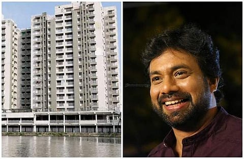 രാഷ്ട്രീയ എതിര്പ്പുണ്ടെങ്കില് അതിന്റെ ഗോദയില് വന്നു മുട്ട്; അല്ലാതെ തറവേല കാണിക്കരുത്: മരട് ഫ്ളാറ്റ് വിവാദത്തില് ജോണ് ബ്രിട്ടാസ്