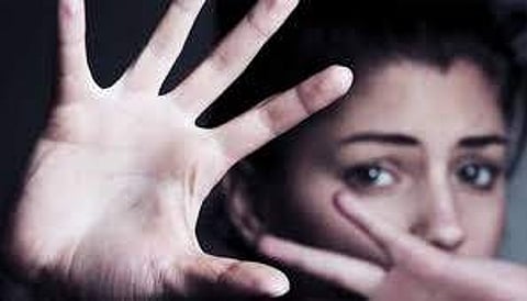 പ്രണയപ്പക; പെൺകുട്ടിക്ക് കേൾവി ശക്തി നഷ്ടമാകും; ചെവിയിൽ അടിമുഴക്കം