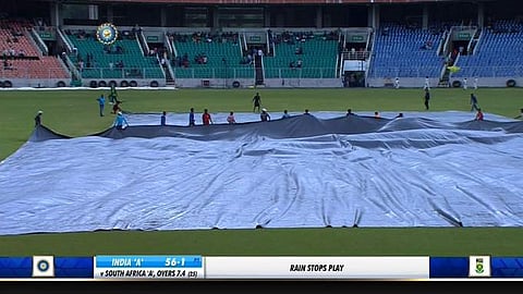 കാര്യവട്ടത്ത് മഴ കളിച്ചു; ഇന്ത്യ എയുടെ പോരാട്ടം നാളെ തുടരും