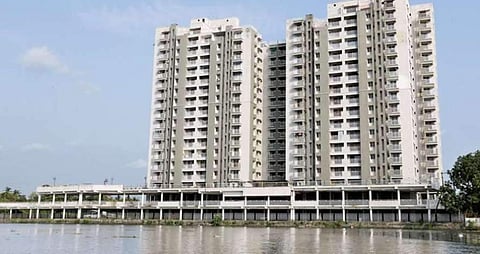 പുതിയ ഹർജികൾ പരിഗണിച്ചേക്കില്ല ; സ്വീകരിക്കാൻ ബുദ്ധിമുട്ടുണ്ടെന്ന് രജിസ്ട്രി ; മരട് നഗരസഭ യോഗത്തിൽ ബഹളം; പ്രതിഷേധവുമായി ഫ്ലാറ്റ് ഉടമകൾ