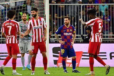 2-1ന് മുന്നിട്ട് നിന്നു, വീണത് 2-3ന്; വാറെടുത്തത് ബാഴ്സയുടെ രണ്ട് ഗോളുകള്; അത്ലറ്റിക്കോയുടെ തിരിച്ചടിയില് ഉലഞ്ഞ് കാറ്റാലന്സ്