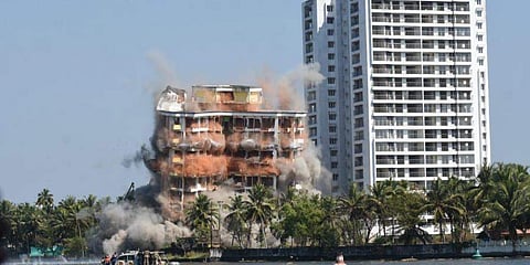 ഏറ്റവും സങ്കീര്ണമായ ദൗത്യം; ഗോള്ഡന് കായലോരം പൊളിച്ചിട്ടത് സ്പ്ലിറ്റ് ബ്ലാസ്റ്റിങ് വഴി