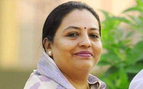 'സ്നേഹം അനുഭവിക്കണോ പശുവിനെ തൊടൂ, നെഗറ്റിവിറ്റിയെ അകറ്റി നിര്ത്താം' ; പുതിയ 'കണ്ടുപിടുത്ത'വുമായി കോണ്ഗ്രസ് മന്ത്രി